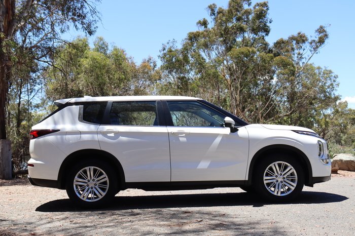 2021 Mitsubishi Outlander ES