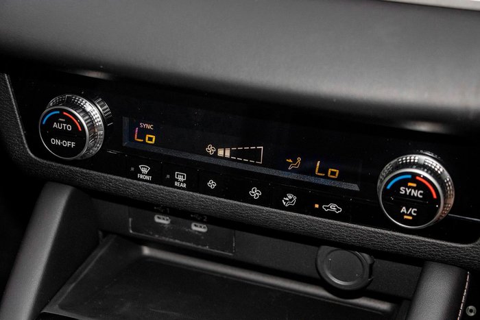 2025 Mitsubishi Outlander ES