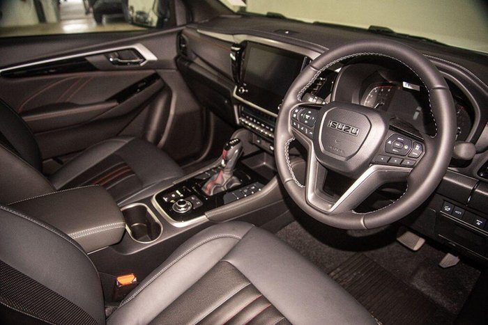 2025 Isuzu MU-X X-TERRAIN