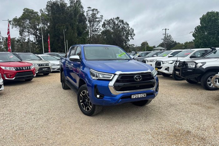 2023 Toyota Hilux SR5