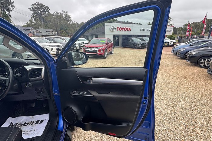 2023 Toyota Hilux SR5