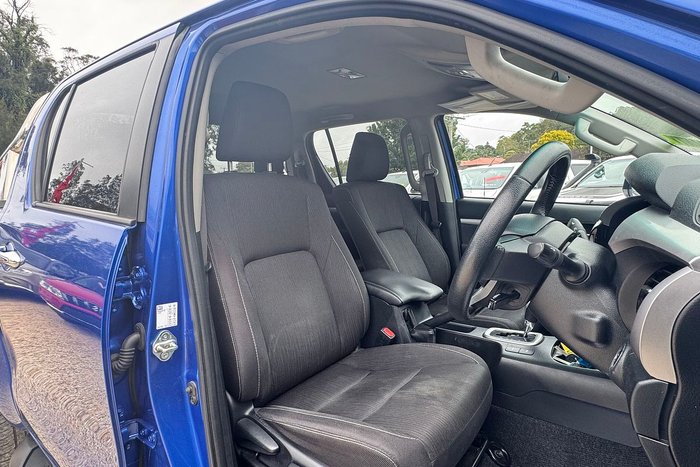 2023 Toyota Hilux SR5