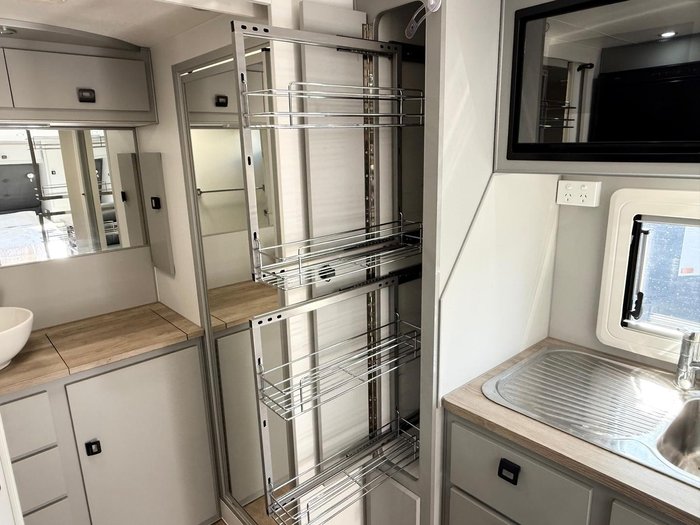 2022 JB Caravans 19'6 Dirt Roader Xtreme