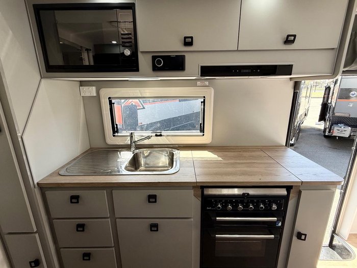 2022 JB Caravans 19'6 Dirt Roader Xtreme