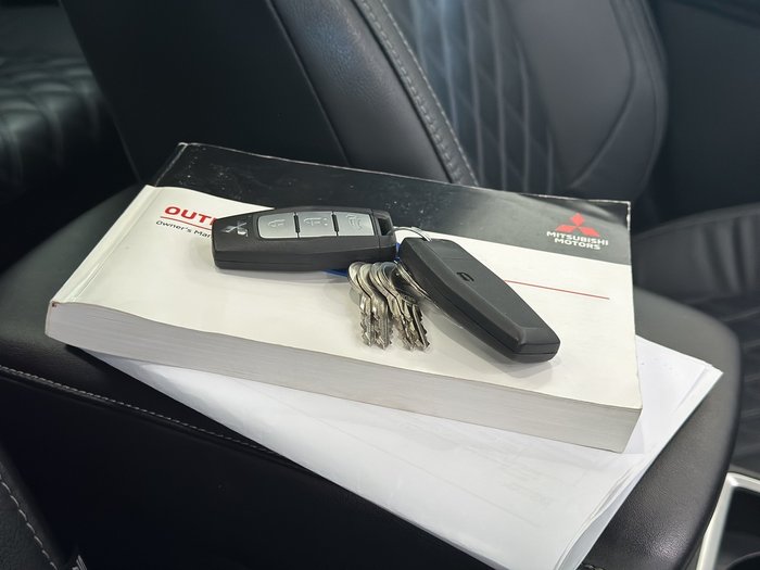 2022 Mitsubishi Outlander Exceed