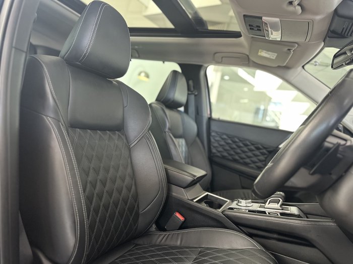 2022 Mitsubishi Outlander Exceed