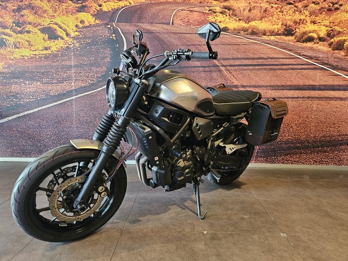 2016 Yamaha XSR700 (MTM660LA) XSR Silver