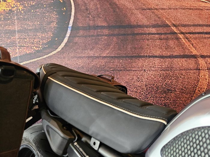 2016 Yamaha XSR700 (MTM660LA) XSR Silver