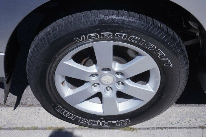 2011 Mitsubishi Pajero Exceed