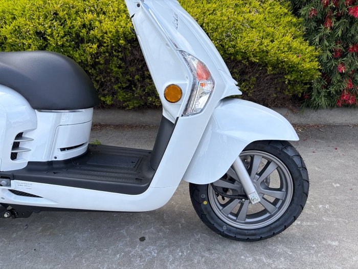 2025 Kymco LIKE 125 White