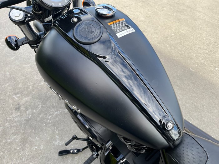 2024 Indian CHIEF DARK HORSE Black