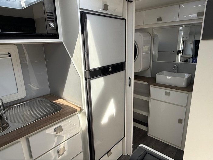 2025 JB Caravans 19'6 Dirt Roader Rd Cafe