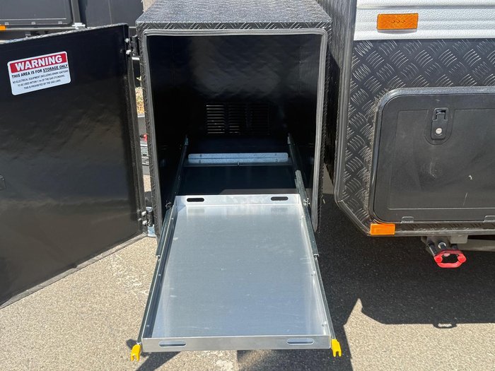 2025 JB Caravans 19'6 Dirt Roader Rd Cafe