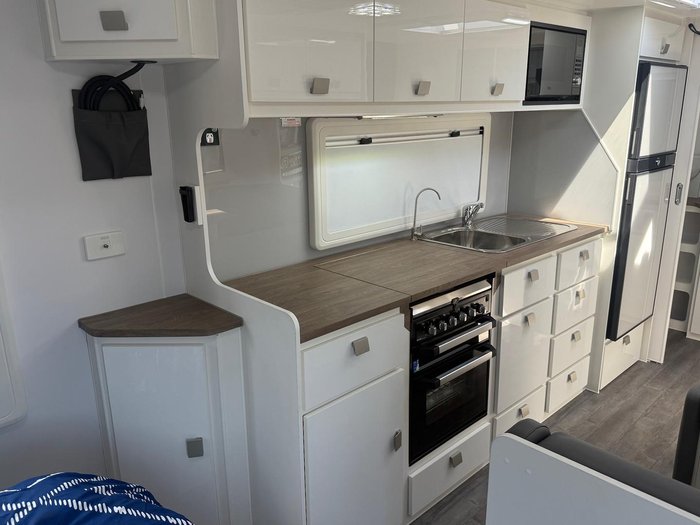 2025 JB Caravans 19'6 Dirt Roader Rd Cafe