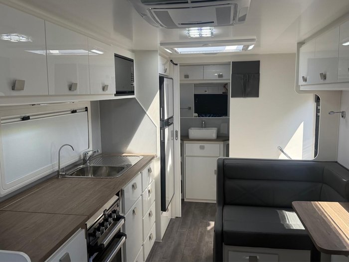 2025 JB Caravans 19'6 Dirt Roader Rd Cafe