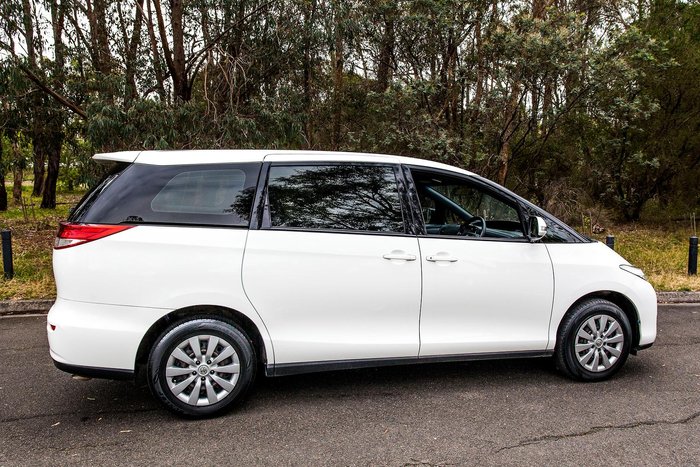 2017 Toyota Tarago GLi