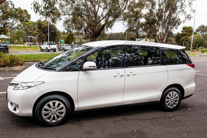 2017 Toyota Tarago GLi