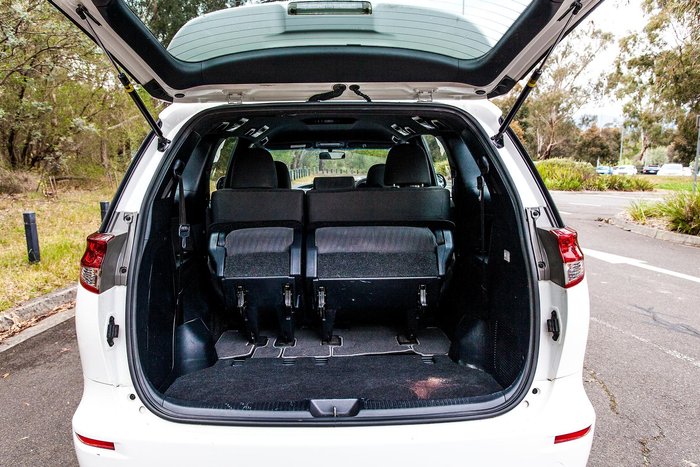 2017 Toyota Tarago GLi