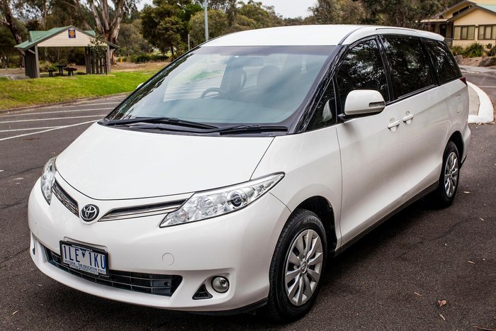 2017 Toyota Tarago GLi