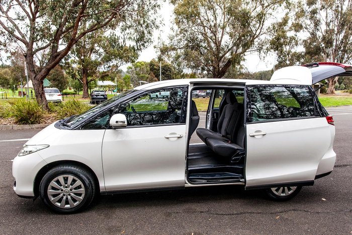 2017 Toyota Tarago GLi