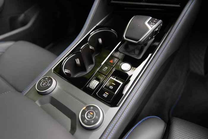 2024 Volkswagen Touareg R