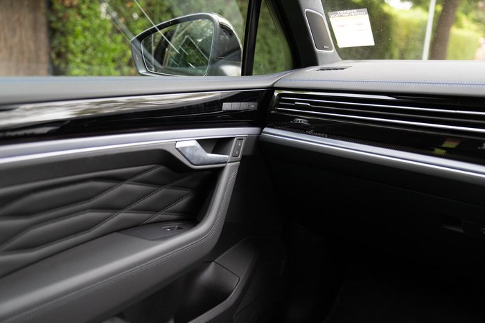 2024 Volkswagen Touareg R