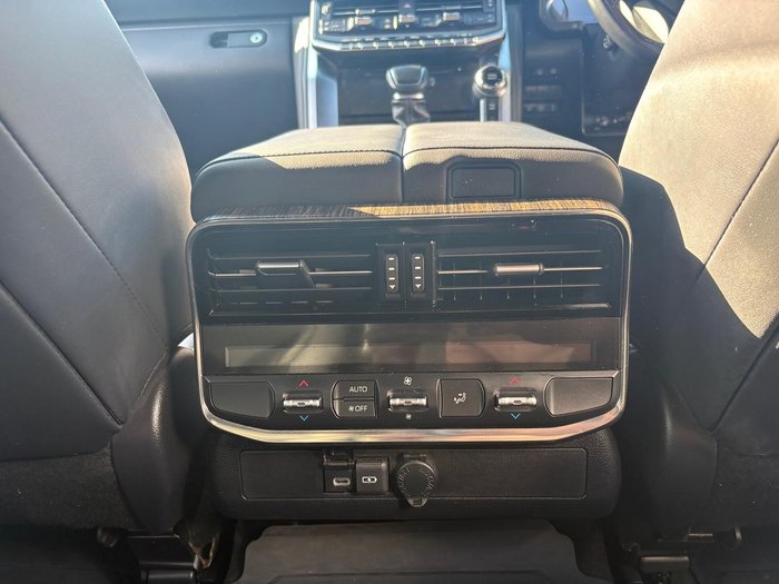 2022 Toyota Landcruiser VX