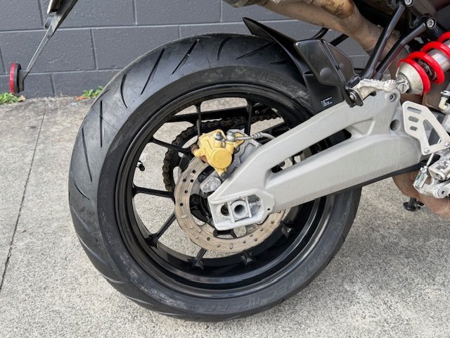 2015 APRILIA SHIVER SPORT RED