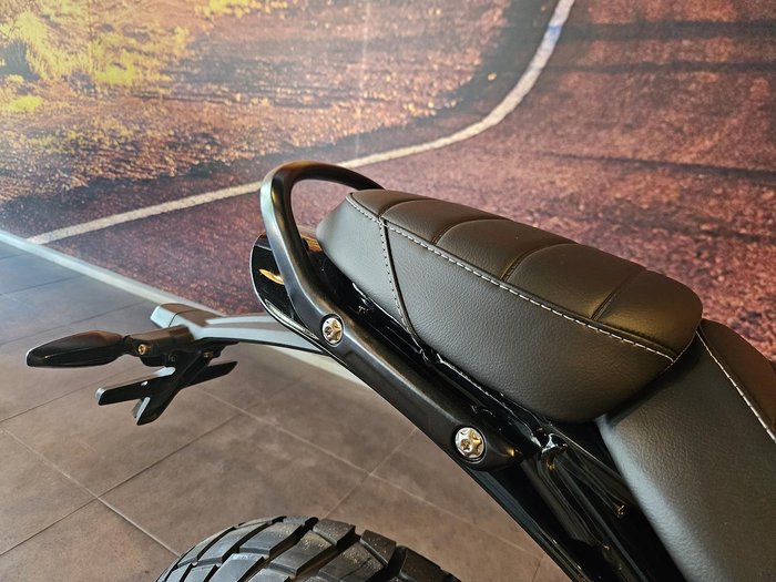 2025 Triumph Scrambler 400 XC Scrambler Grey