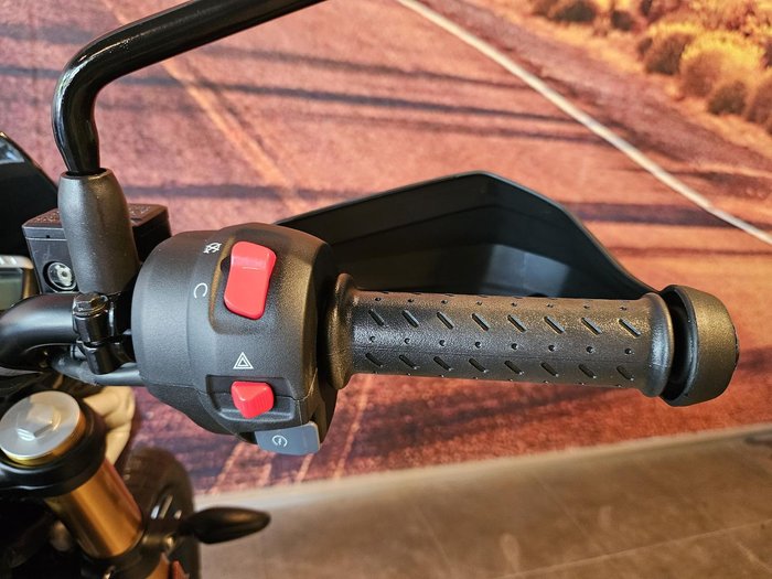 2025 Triumph Scrambler 400 XC Scrambler Grey