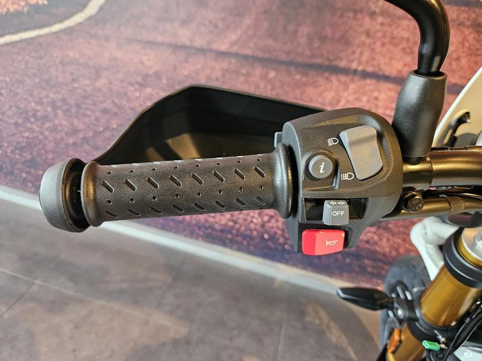 2025 Triumph Scrambler 400 XC Scrambler White