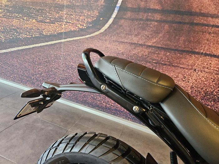 2025 Triumph Scrambler 400 XC Scrambler White