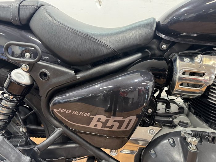 2023 Royal Enfield SUPER METEOR 650 Astral Black