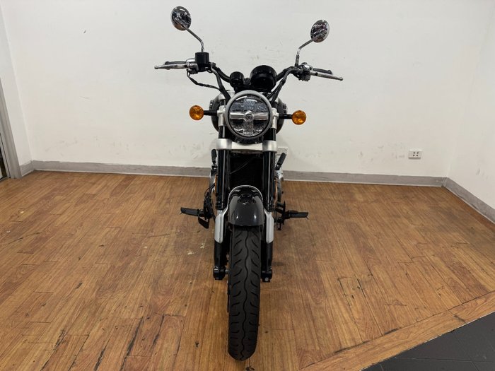 2023 Royal Enfield SUPER METEOR 650 Astral Black