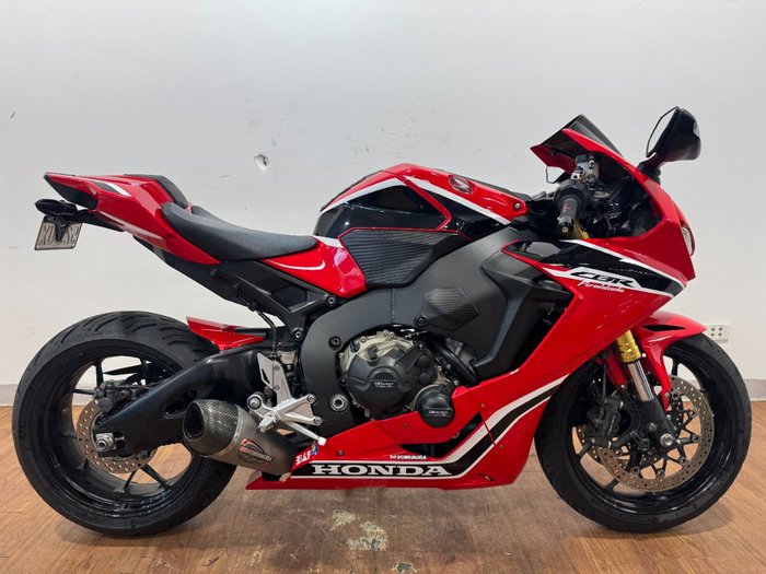 2017 Honda CBR1000RR (FIREBLADE) RED