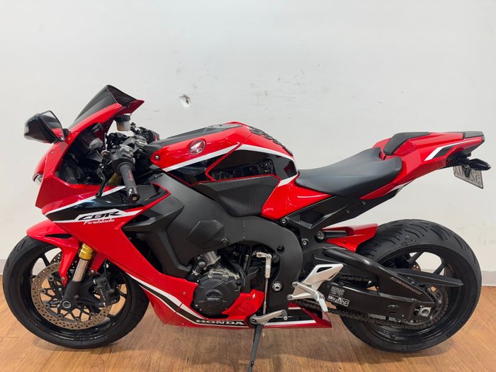 2017 Honda CBR1000RR (FIREBLADE) RED