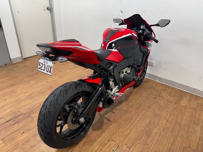 2017 Honda CBR1000RR (FIREBLADE) RED