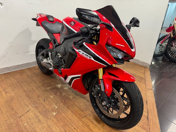 2017 Honda CBR1000RR (FIREBLADE) RED