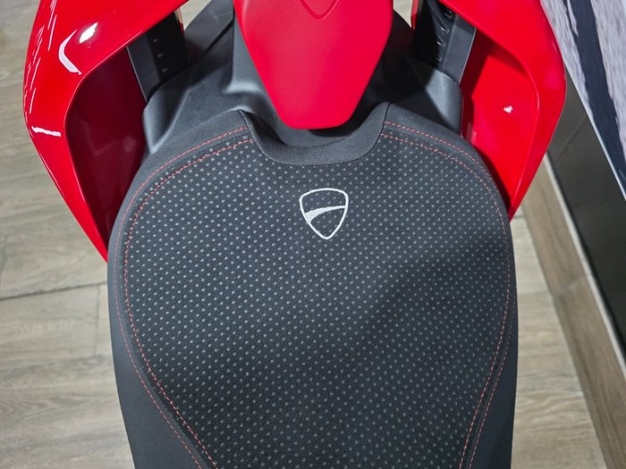 2023 DUCATI STREETFIGHTER V4 S RED