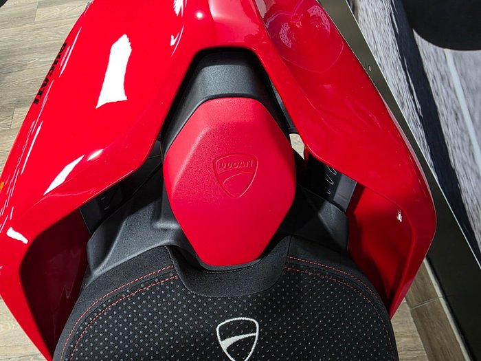 2023 DUCATI STREETFIGHTER V4 S RED