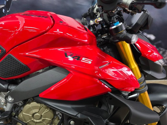 2023 DUCATI STREETFIGHTER V4 S RED