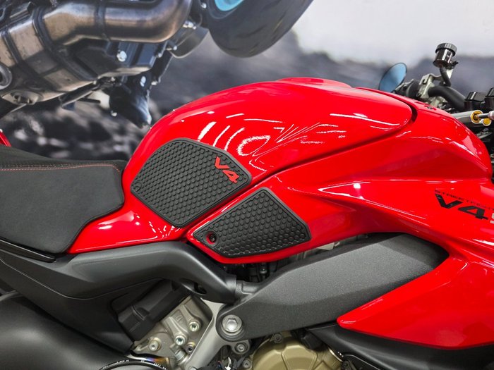 2023 DUCATI STREETFIGHTER V4 S RED