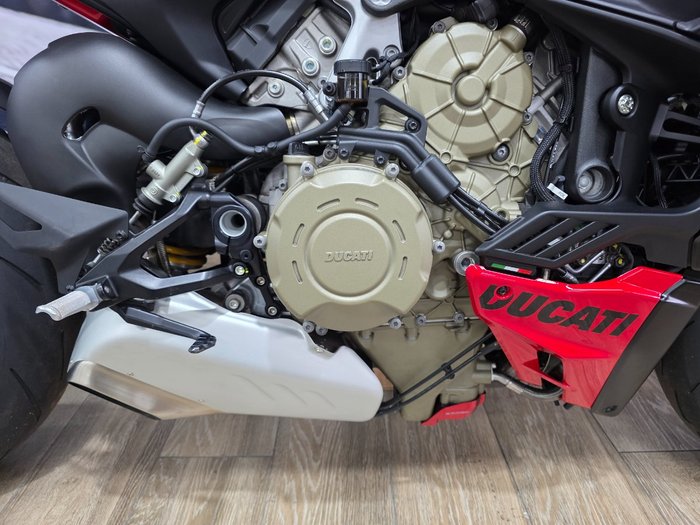 2023 DUCATI STREETFIGHTER V4 S RED