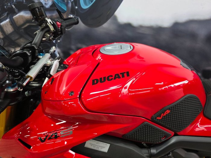 2023 DUCATI STREETFIGHTER V4 S RED