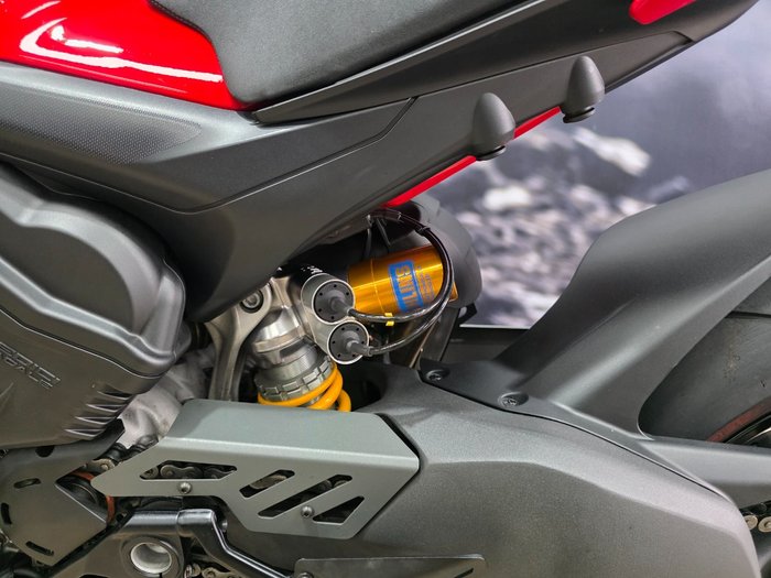 2023 DUCATI STREETFIGHTER V4 S RED