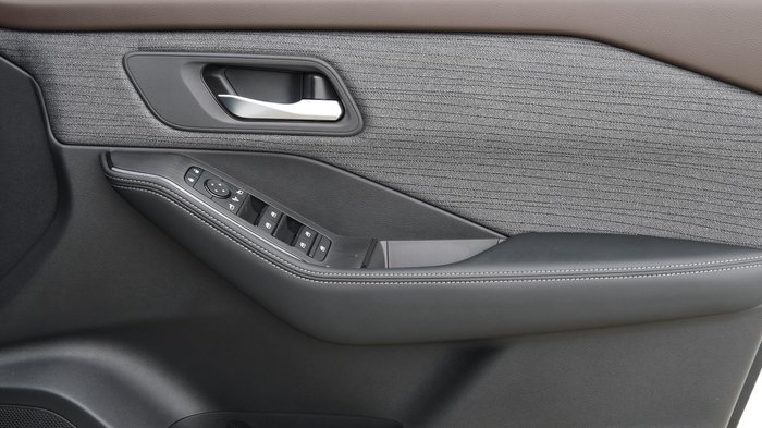 2025 Nissan X-TRAIL ST