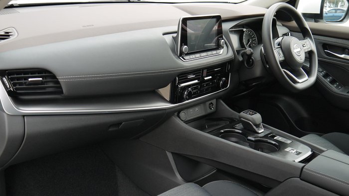 2025 Nissan X-TRAIL ST