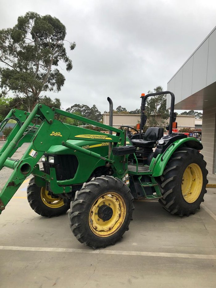 0 John Deere 5325 Rops Tractor & Bucket 67Hp 2556 Hours Green