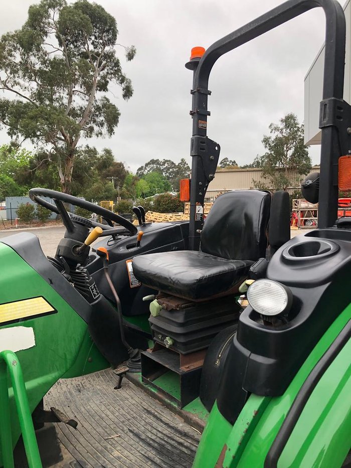 0 John Deere 5325 Rops Tractor & Bucket 67Hp 2556 Hours Green