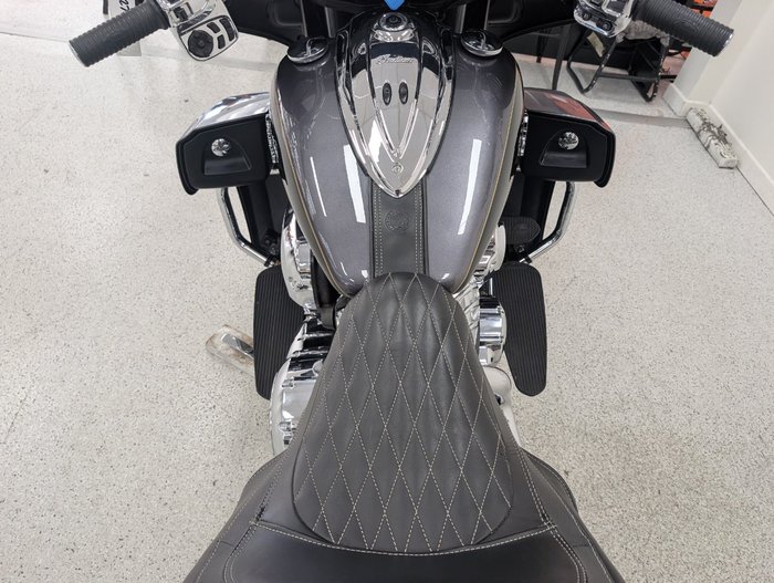 2016 INDIAN ROADMASTER grey